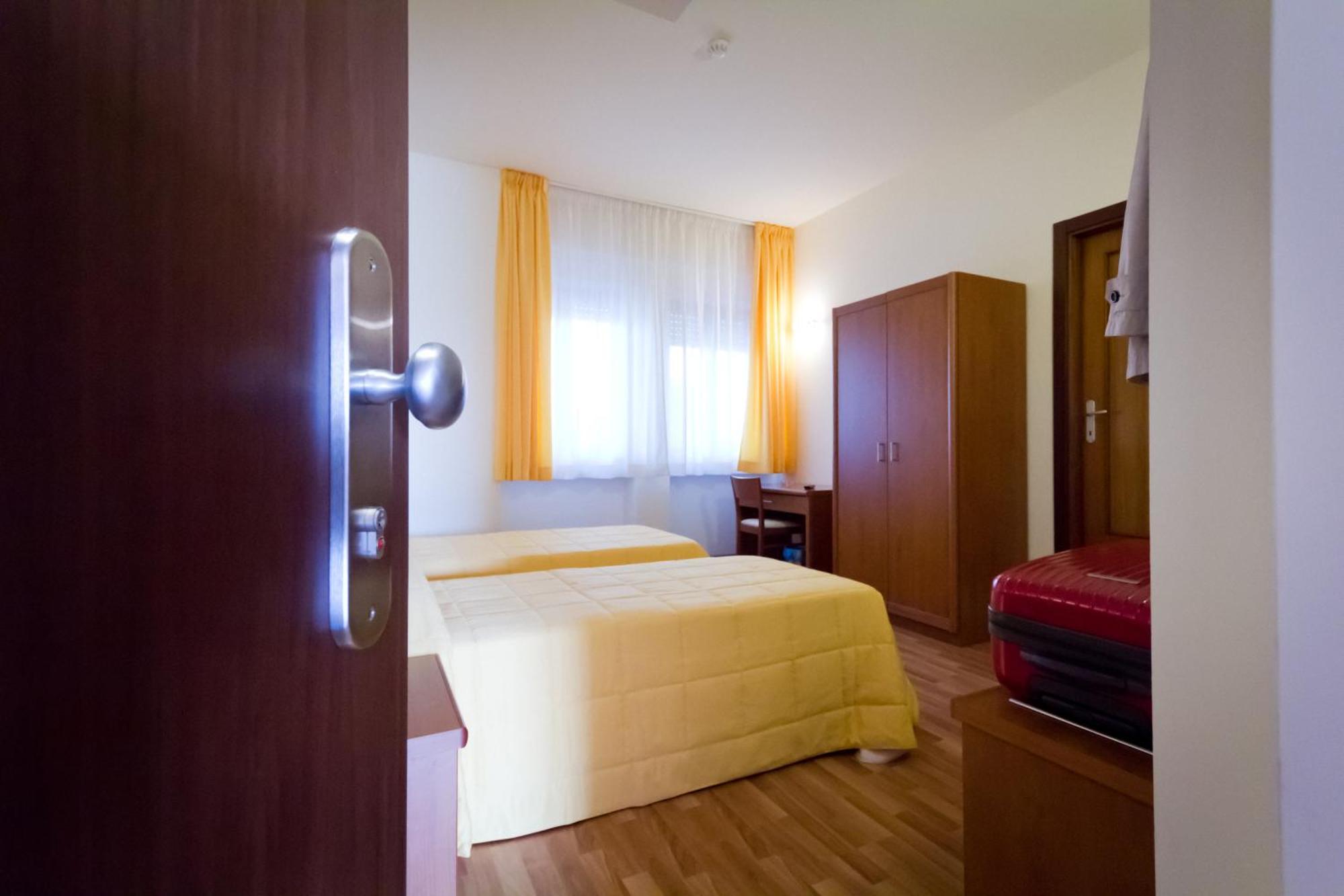 Hotel Donnini Assisi Exterior photo
