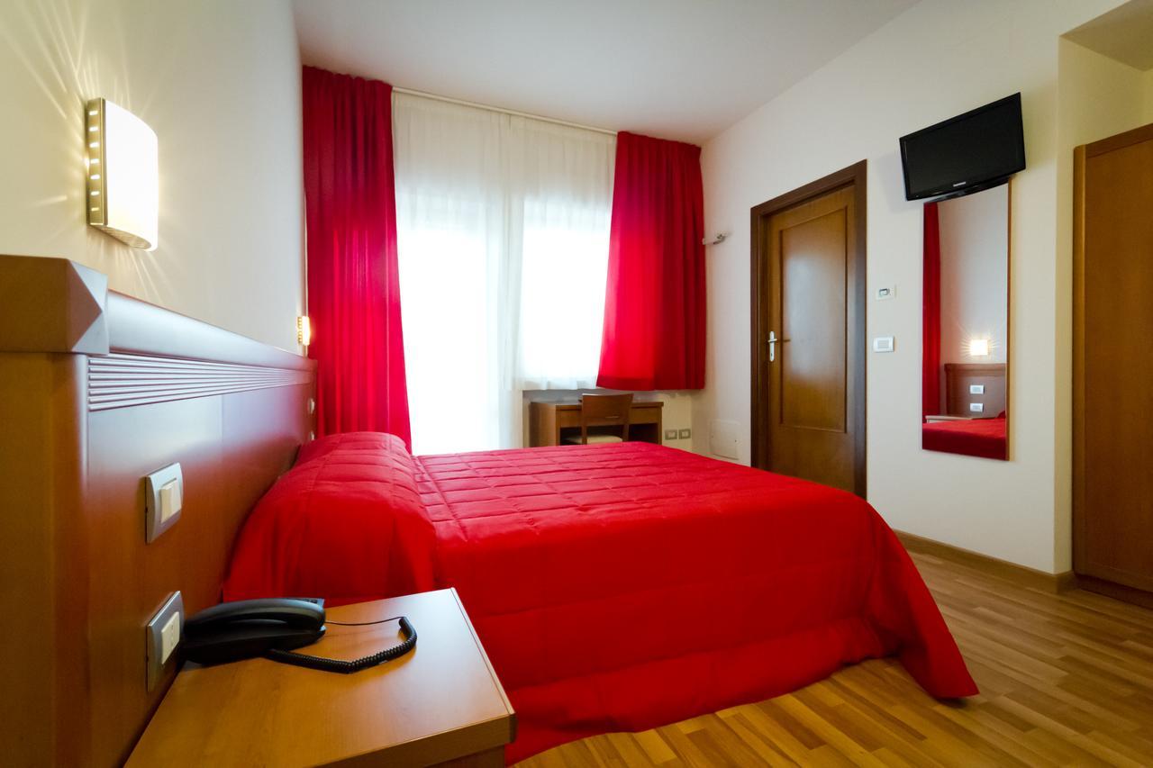 Hotel Donnini Assisi Exterior photo